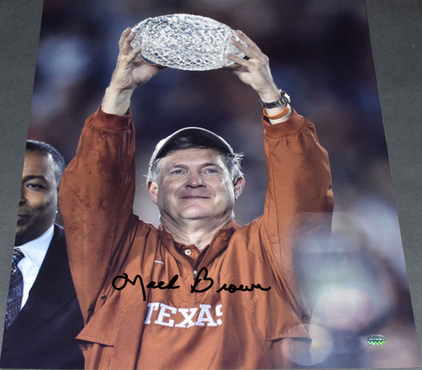 MACK BROWN AUTOGRAPHED TEXAS LONGHORNS BCS TROPHY 16x20 PHOTO GTSM