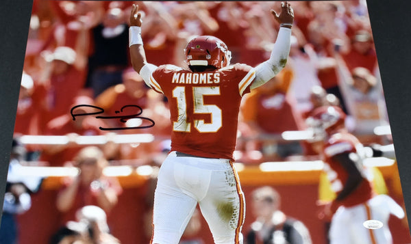PATRICK MAHOMES AUTOGRAPHED KANSAS CITY CHIEFS 16x20 PHOTO JSA