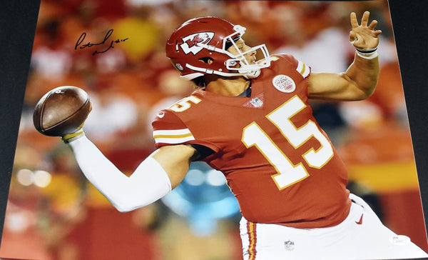 PATRICK MAHOMES SIGNED KANSAS CITY CHIEFS 16x20 PHOTO JSA - ROOKIE SIGNATURE