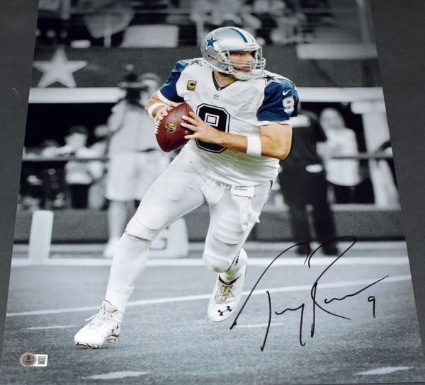 TONY ROMO AUTOGRAPHED DALLAS COWBOYS 16x20 PHOTO BECKETT