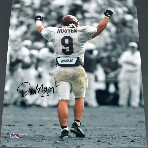 DAT NGUYEN AUTOGRAPHED TEXAS A&M AGGIES 16x20 SPOTLIGHT PHOTO COA